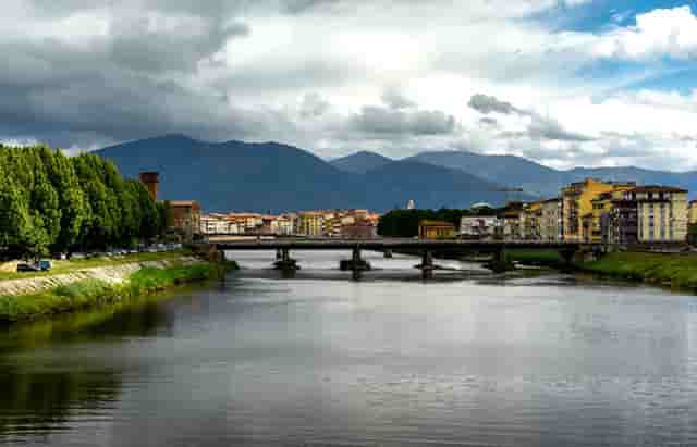 迪丽热巴和欧美明星(迪丽热巴和欧美明星对比)