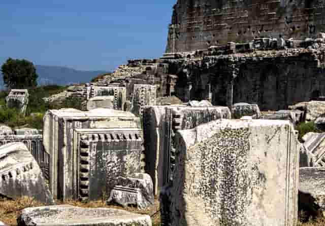 男士西装搭配技巧时尚(男士西装衬衫领带搭配技巧)